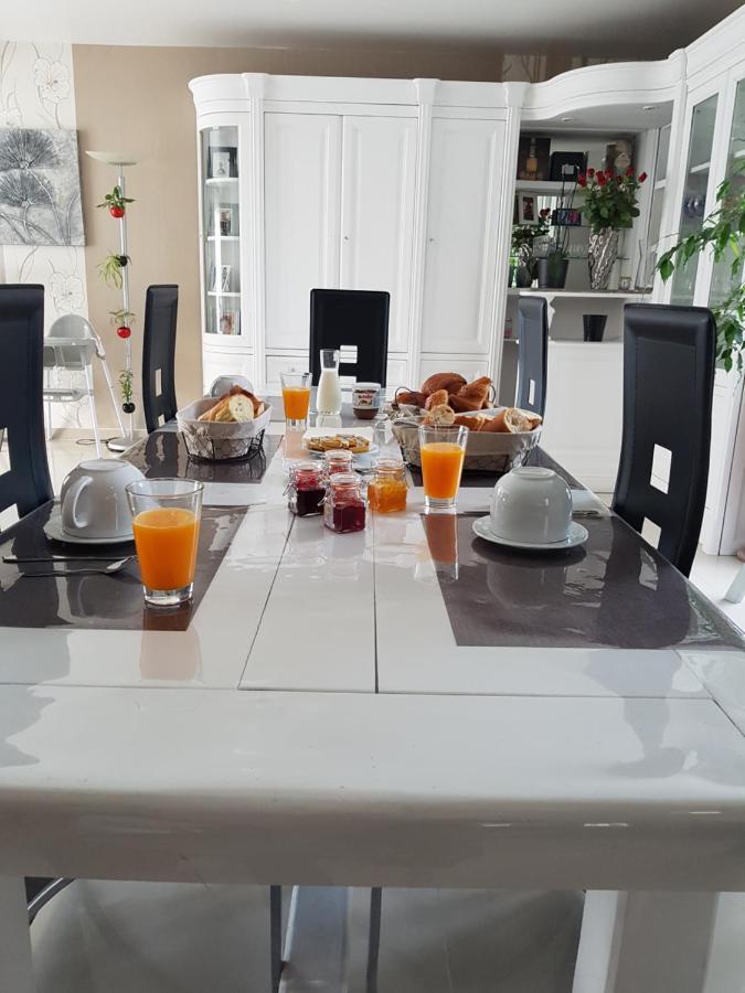 Bed and Breakfast Le Logis Du Marais Les Magnils-Reigniers Esterno foto