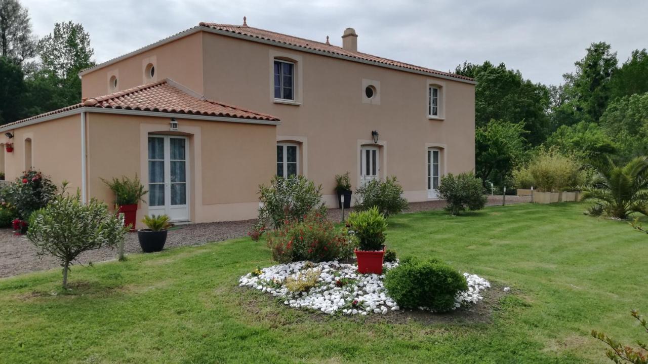 Bed and Breakfast Le Logis Du Marais Les Magnils-Reigniers Esterno foto